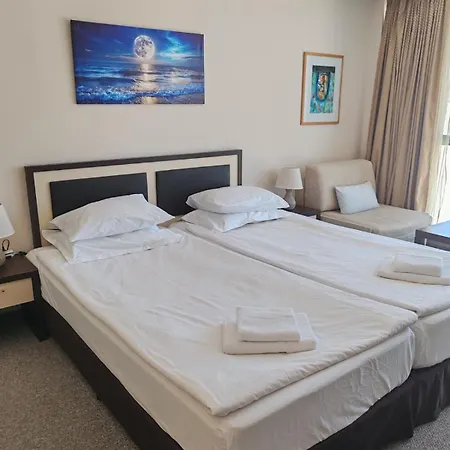 Studio-golden Sands Sea View-berlin Golden Appartamento *